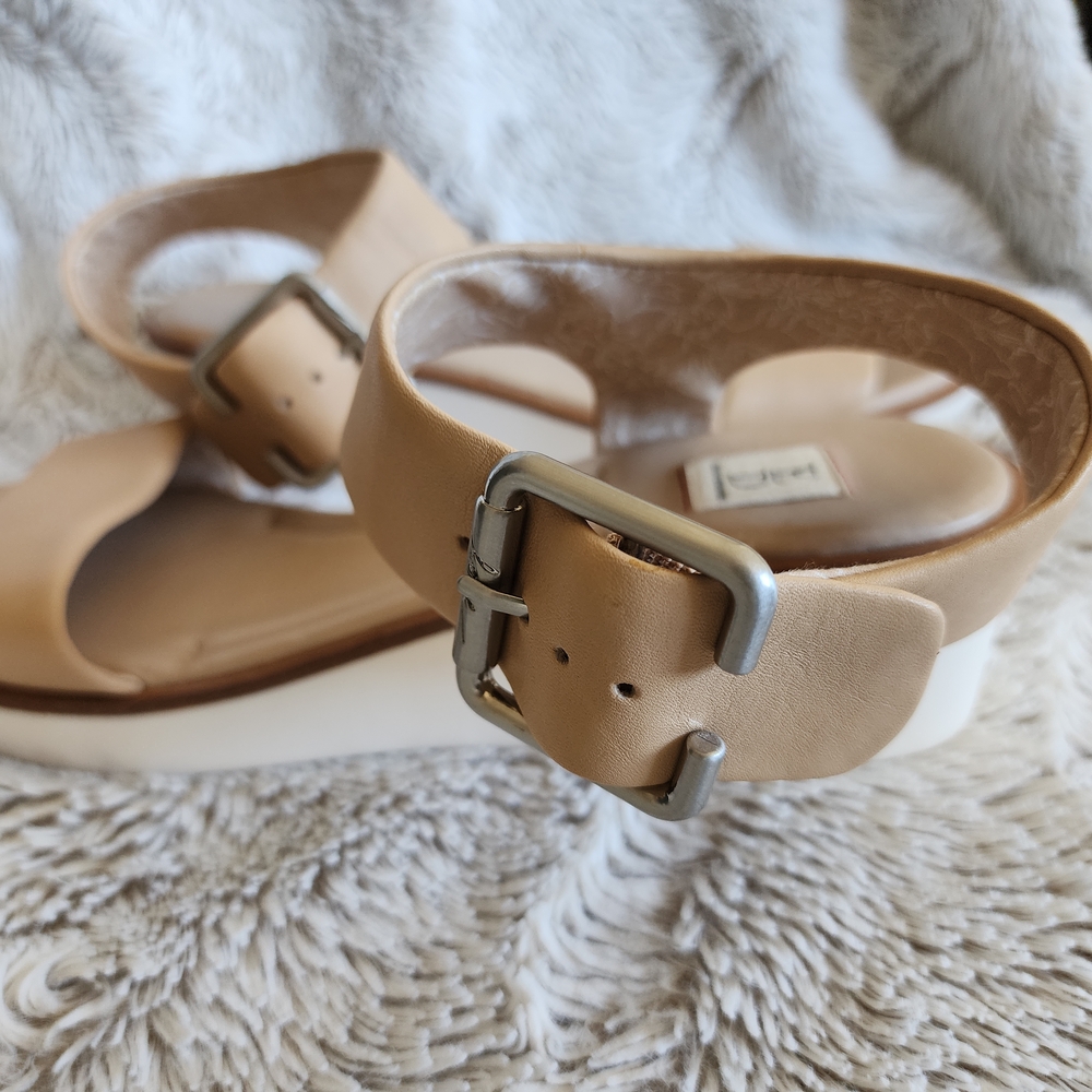 Ellen Degeneres Tan Sandals with Adjustable Straps - Picture 4 of 6